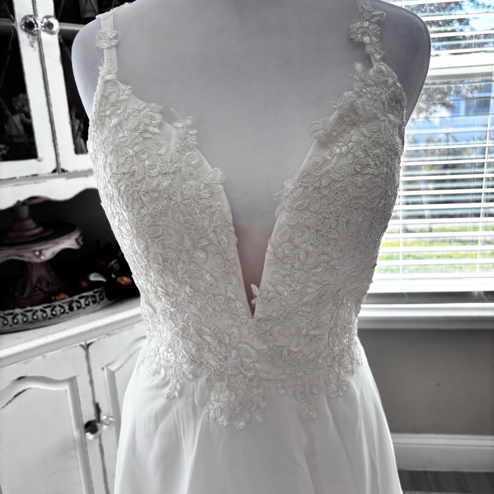 NEW White Wedding Dress with Appliques Speghetti Straps Size: M/8 - Picture 4 of 14
